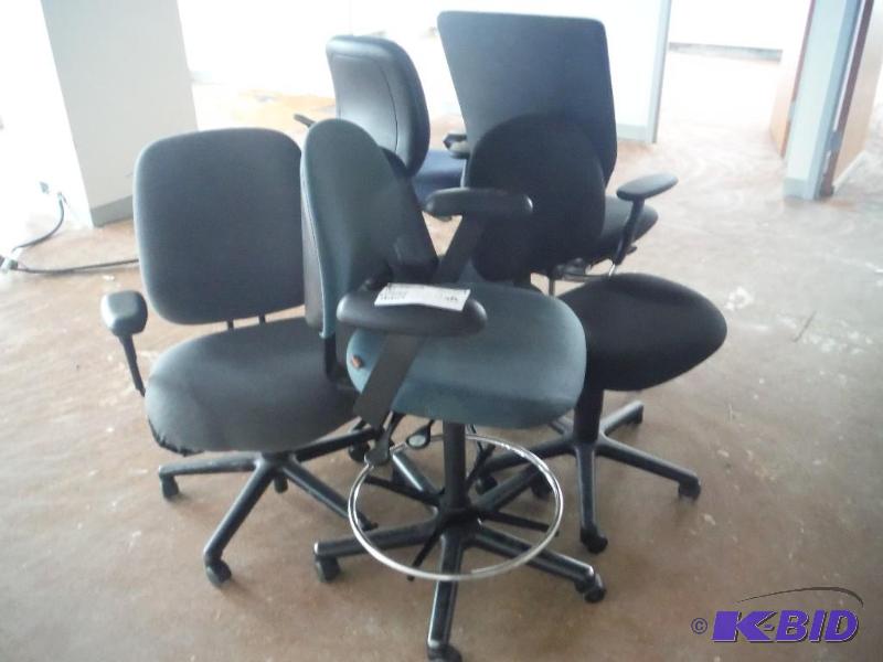 lot 1729 image: Office Chairs