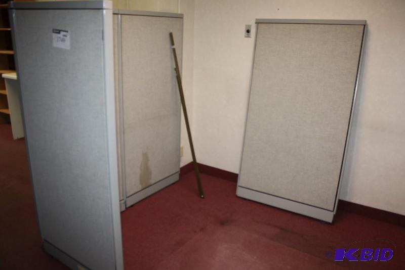 lot 1749 image: 3-Piece Cubicle Unit