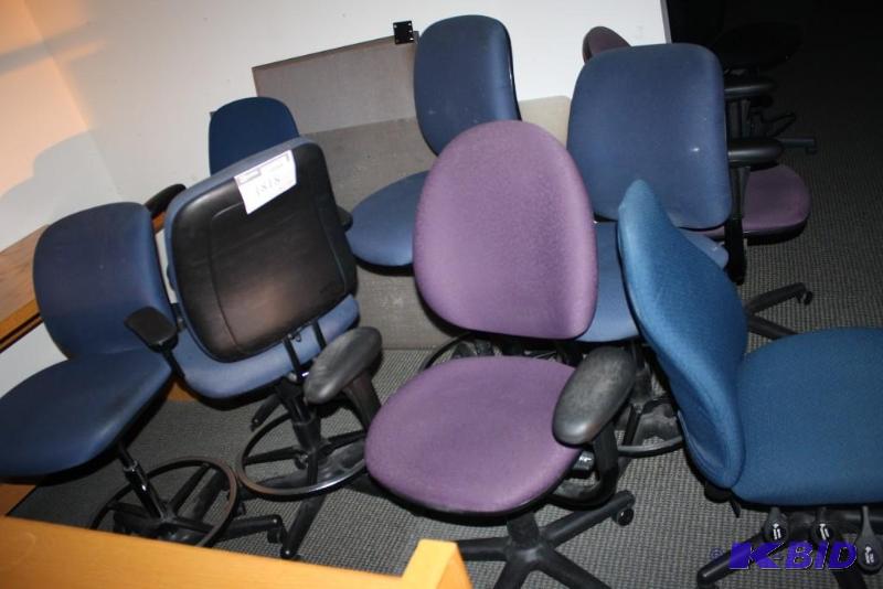 lot 1818 image: Office Chairs