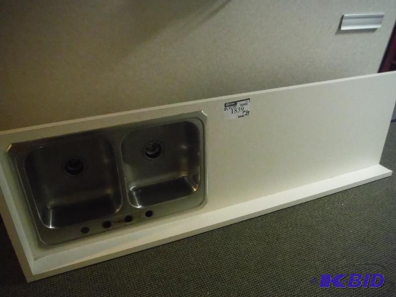lot 1839 image: Countertop wStainless Steel Sink