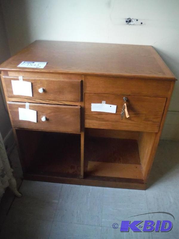 lot 1843 image: Wooden Cabinet