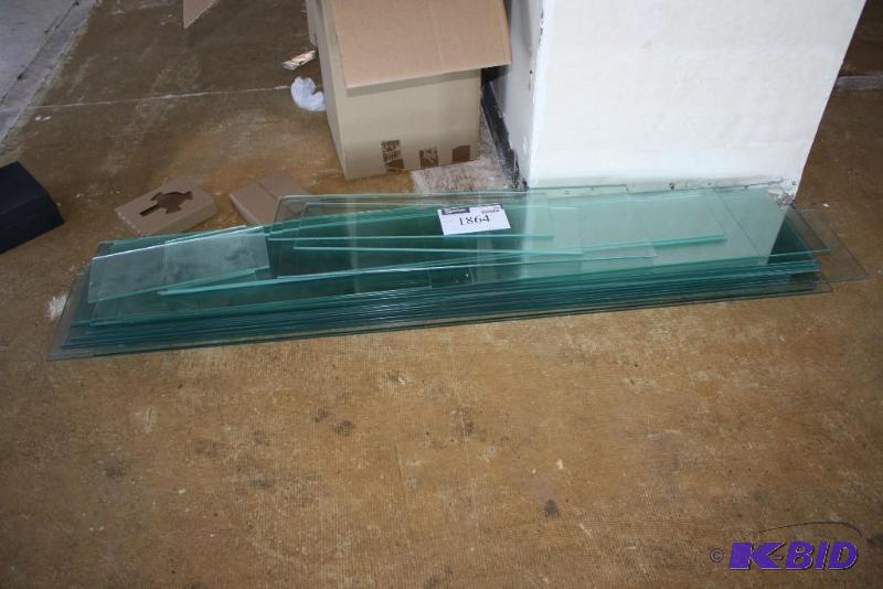 lot 1864 image: Rectangular Pieces Of Glass Miscellaneous Sizes