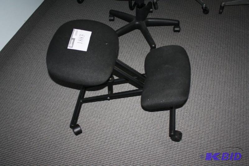 lot 1883 image: Office Chairs