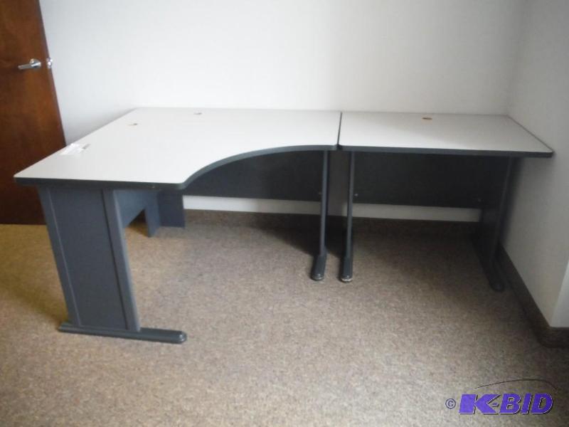 lot 1894 image: 2-Piece Office Desk