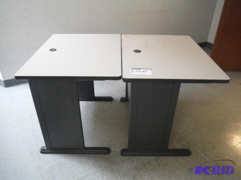 lot 1899 image: Office Desks