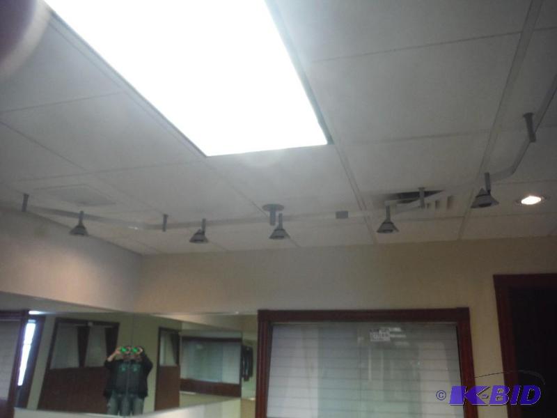 lot 1906 image: Lighting Lot Including Track Lighting & Track Lighting Fixtures.