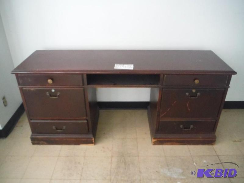 lot 1915 image: Wooden Office Desk w6 Pull-Out Drawers