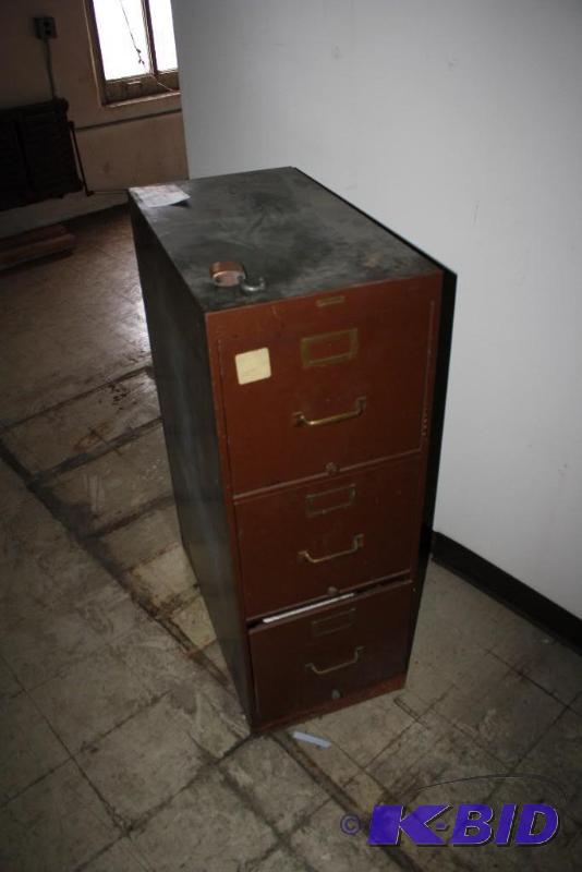 lot 1978 image: Filing Cabinet