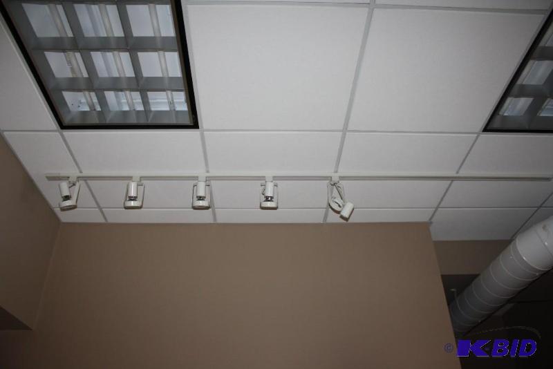 lot 1998 image: Lighting Lot Including Track Lighting & Track Lighting Fixtures.