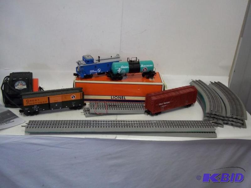 lot 10 image: Lionell Great Northern diesel Train-O Gauge- ...