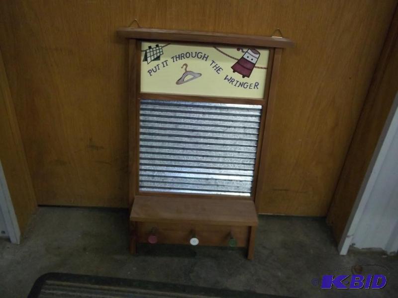 lot 146 image: Decor washboard wall hanging...