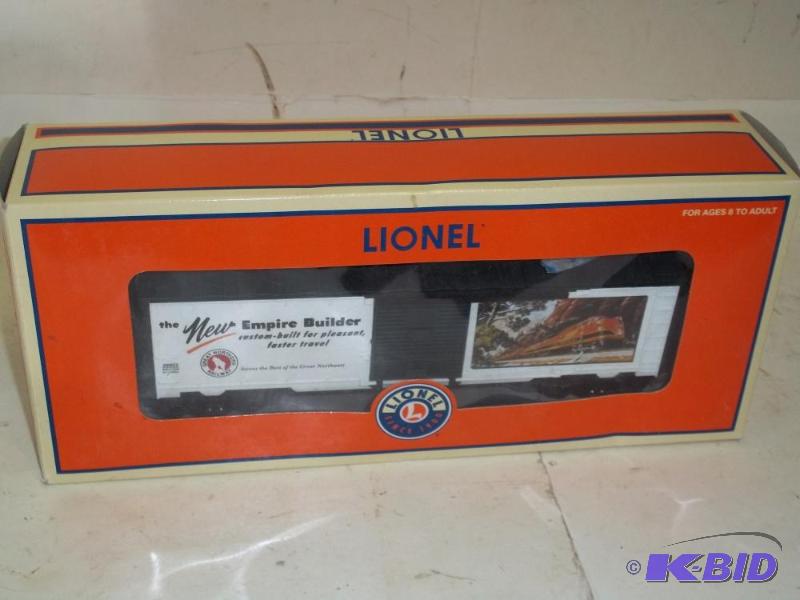 lot 17 image: Lionel Great Northern Railroad Art Boxcar 6-2...