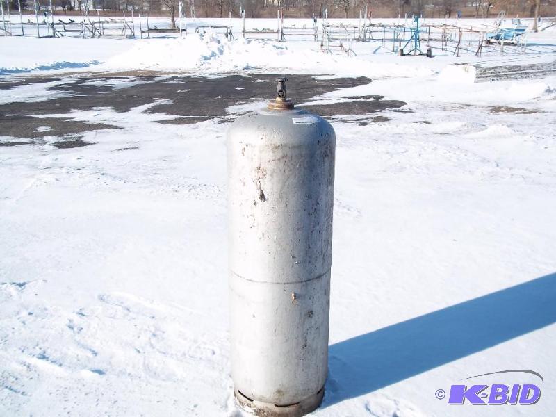lot 173 image: 100# Propane Tank...
