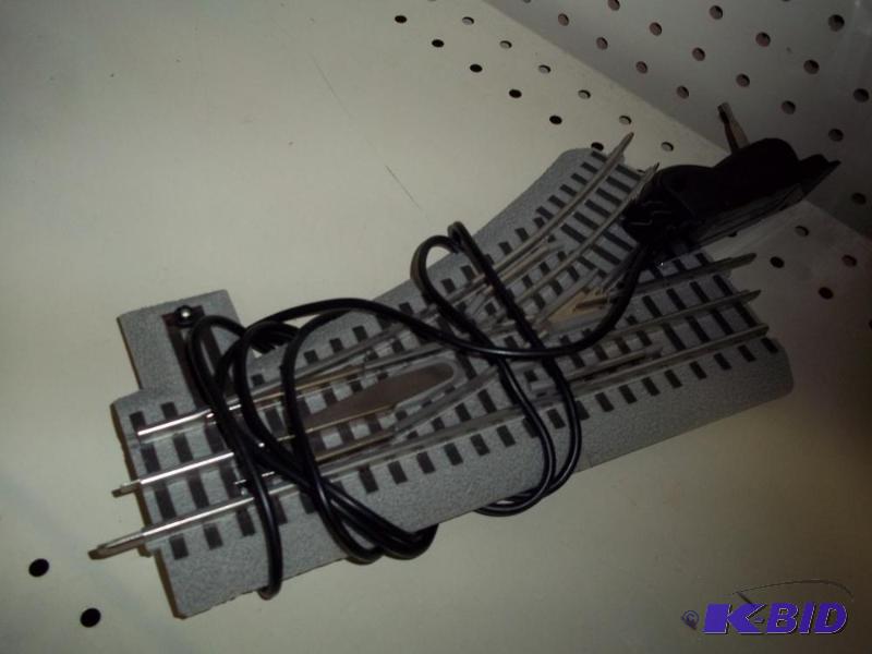 lot 36 image: Lionel Remote Switch O Gauge...