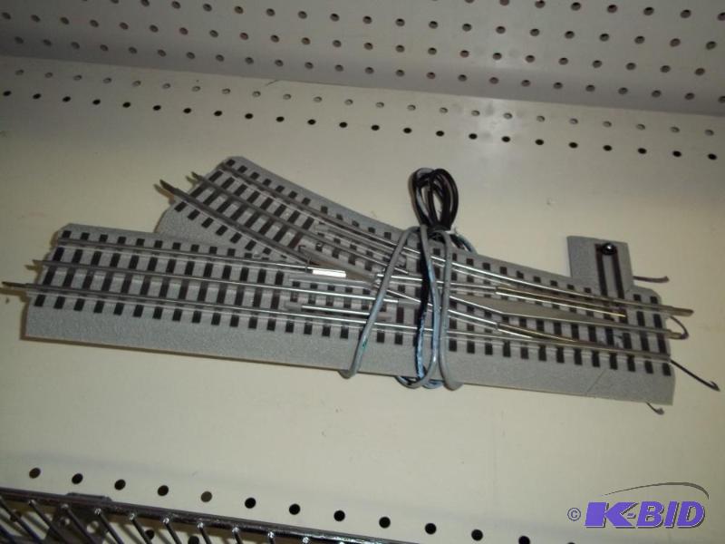 lot 38 image: Lionel Remote Switch O Gauge...