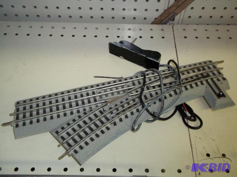 lot 39 image: Lionel Remote Switch O Gauge...