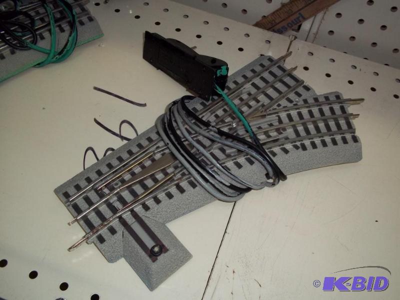 lot 41 image: Lionel Remote Switch O Gauge...