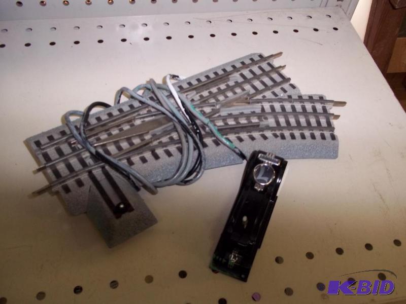 lot 44 image: Lionel Remote Switch O Gauge...