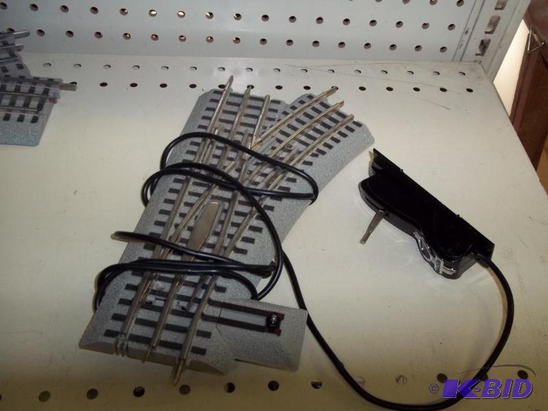 lot 46 image: Lionel Remote Switch O Gauge...