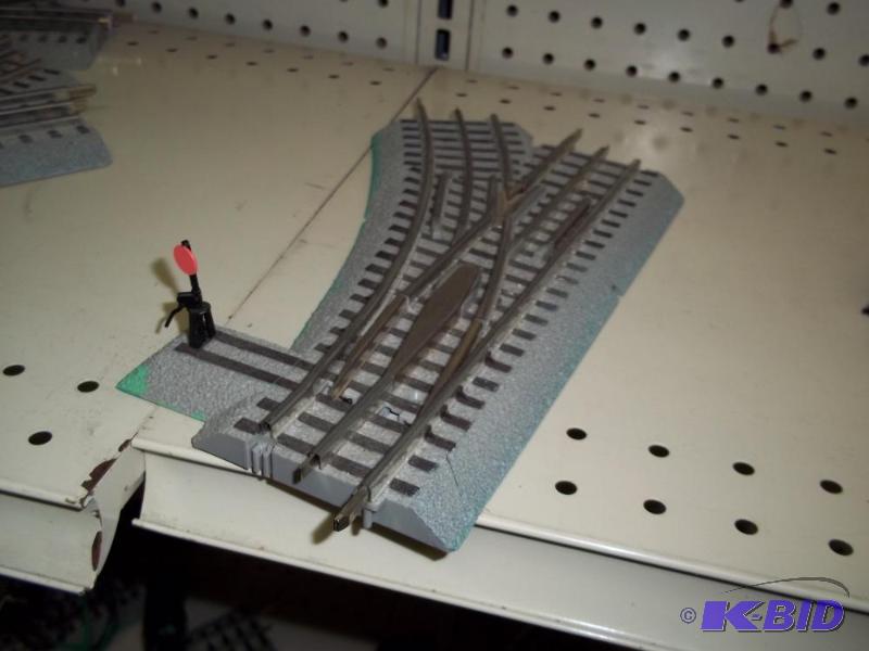 lot 52 image: Lionel Manual Switch O Gauge...