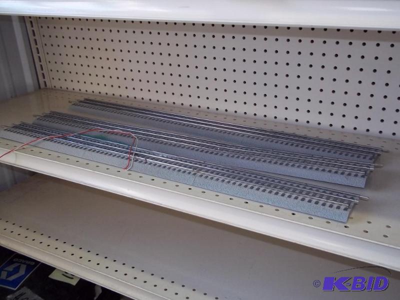 lot 59 image: 3 - 36" Lionel FasTrack O Gauge...