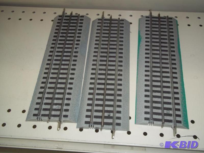 lot 89 image: 3 - 10" Lionel FasTrack O Gauge...