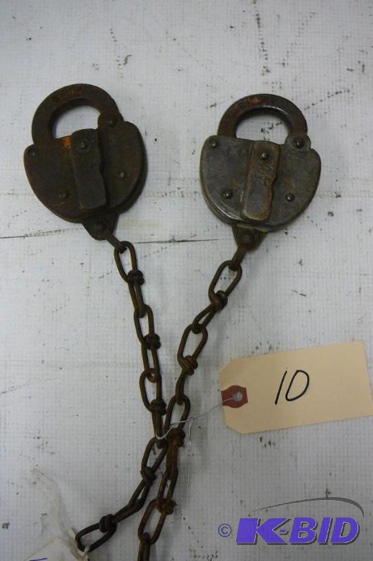 lot 10 image: Pair of rail road switch locks GNRY  No keys...