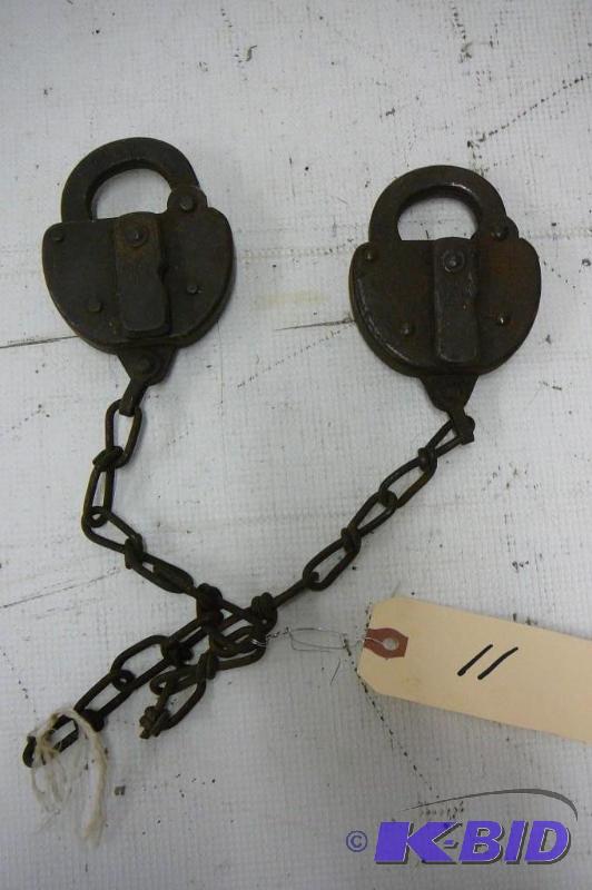 lot 11 image: Pair of rail road switch locks GNRY  No keys...