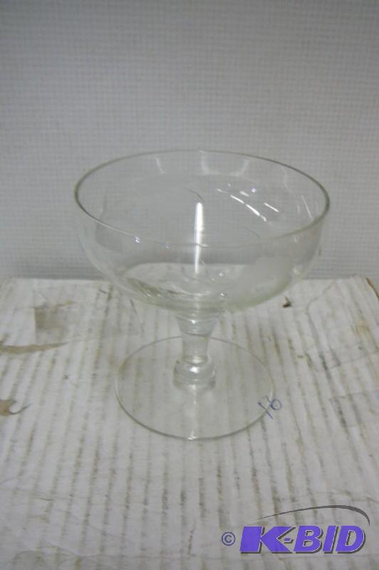 lot 13 image: Set of 11 sherbet&nbspbowls...