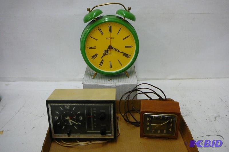 lot 21 image: Florn cordless electric green metal clock, vi...