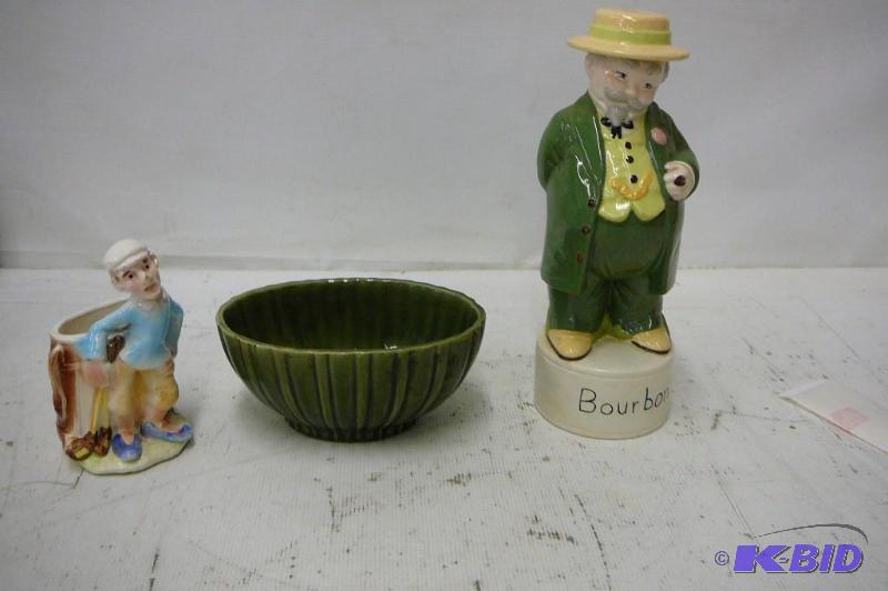 lot 23 image: 1 Haeger green bowl 1 Bourbon decanter  ...