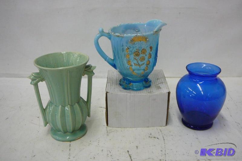 lot 28 image: 3 vases 1 MCY green...