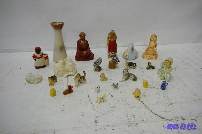 lot 43 image: Large lot of knick knacks...