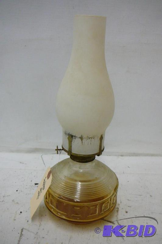 lot 48 image: Vintage Aladdin lamp with white glass...
