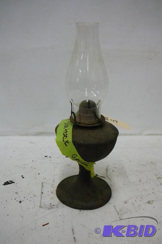 lot 49 image: Vintage Aladdin lamp with cast iron base...