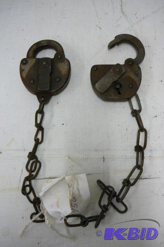 lot 5 image: Pair of rail road switch locks GNRY  No keys...
