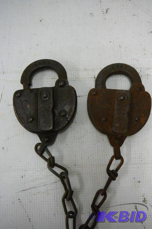 lot 6 image: Pair of rail road switch locks GNRY  No keys...