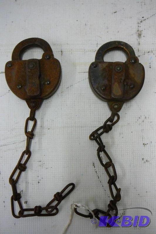 lot 7 image: Pair of rail road switch locks GNRY  No keys...