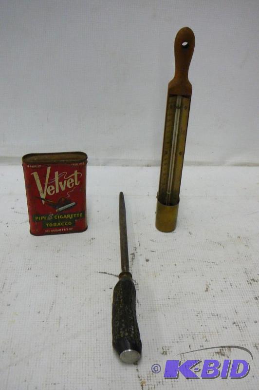 lot 73 image: Velvet tobacco tin Vintage tag made in the US...