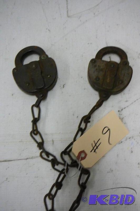 lot 9 image: Pair of rail road switch locks GNRY  No keys...