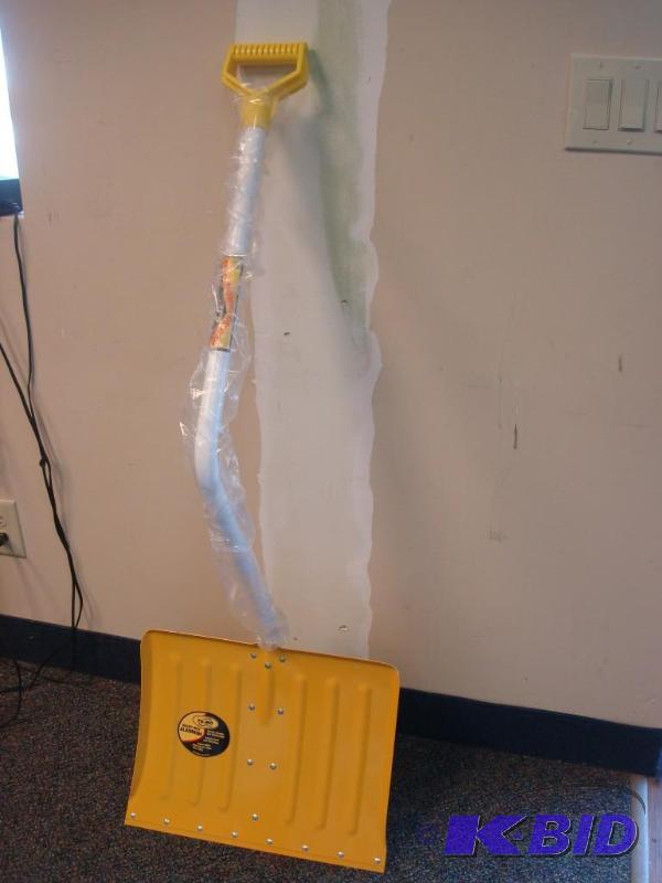 New Ergonomic Heavy Duty Snow Shovel&nbsp...