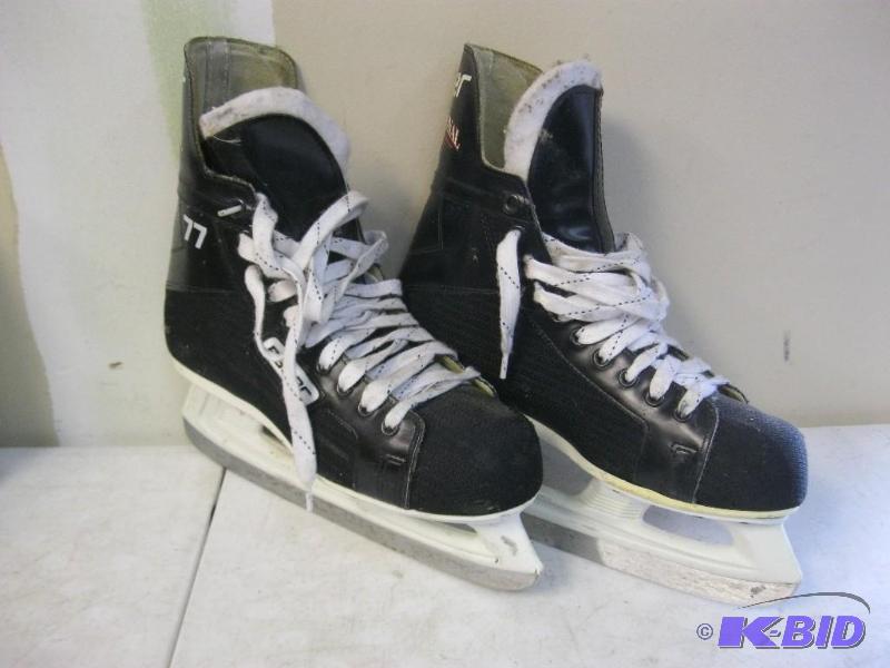 Bauer Hockey Skates Size 9 Some Wear...