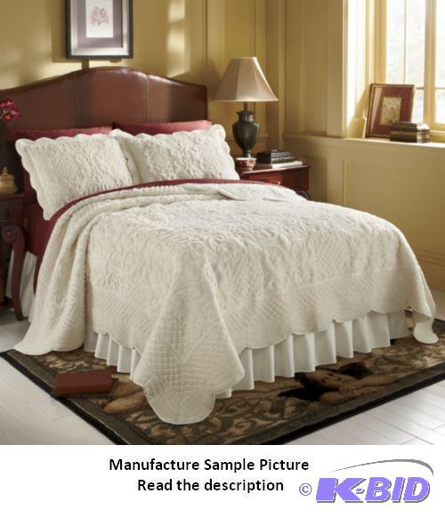 lot 109 image: QueenFull Size Faux Fur Coverlet - 92 x 94 -...