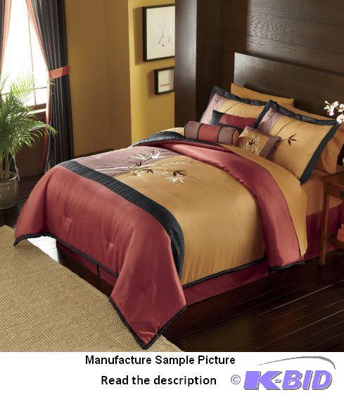 lot 214 image: Tokyo Nights King Comforter Set - 101 x 86 co...