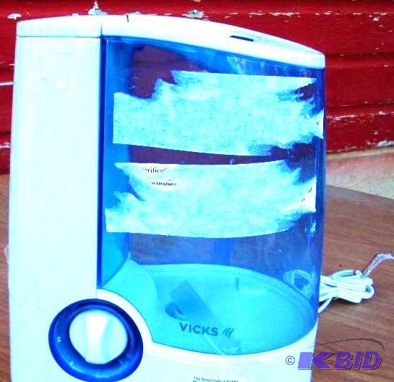 lot 102 image: &quotVicks Humidifier...