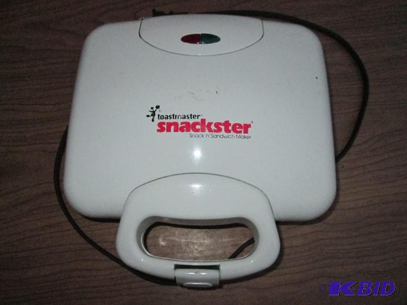 lot 118 image: Snackster sandwich toaster...