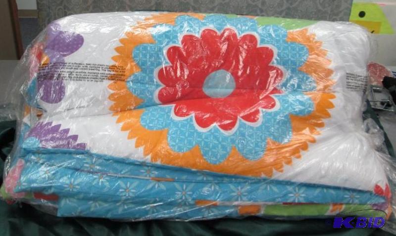 lot 200 image: Bed set Full Bloom...