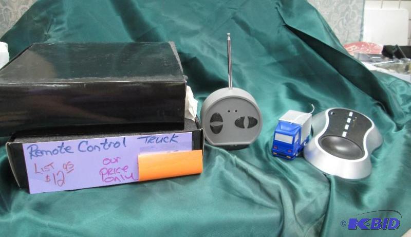 lot 219 image: Qty 2 Remote control truck...