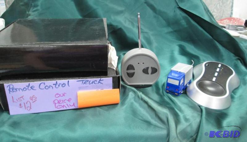 lot 221 image: Qty 2 Remote control truck...
