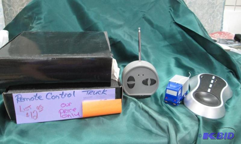lot 222 image: Qty 2 Remote control truck...